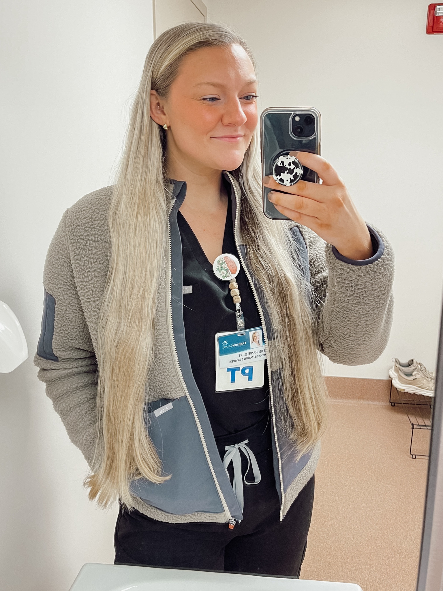 Favorite scrubs 

Linked my favorite interchangeable badge reels
Medium top
Medium long jogger bottoms
Medium jacket TTS

#LTKworkwear