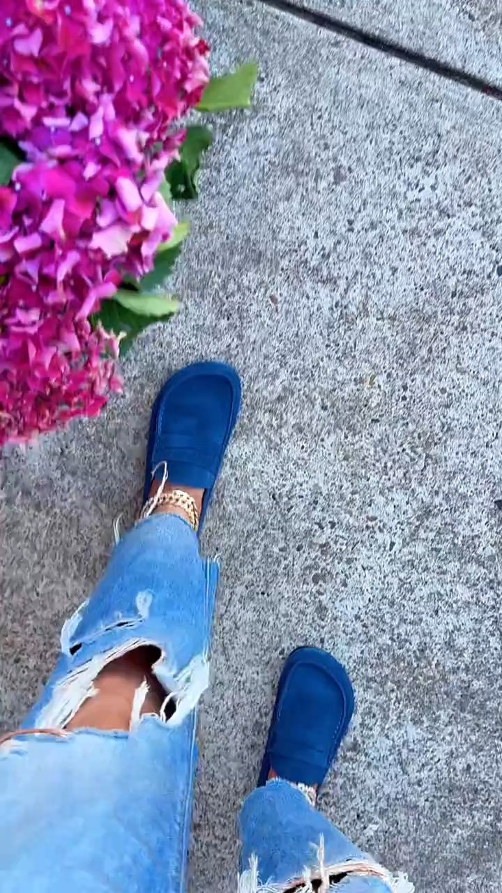 When your shoes feel like a break for your feet 🙌
Obsessed with these suede loafer clogs—soft, supportive, and effortlessly chic 🤎✨ #loaferclogs #womensloafers #suedeloafers #ad #womensclogs  

 #LTKootd #LTKWorkwear #LTKTravel