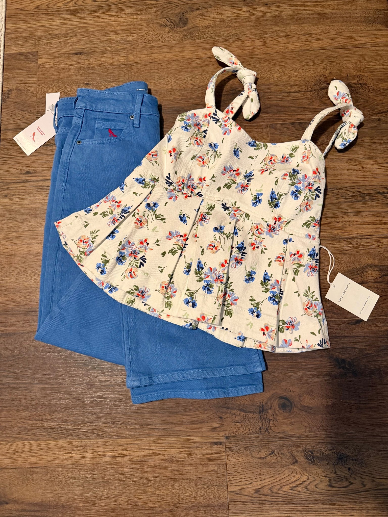 How cute would this Walmart new arrival top look with these Old Navy X Devil wears Prada extra high waisted wide leg jeans. 

(Love the 👠) 