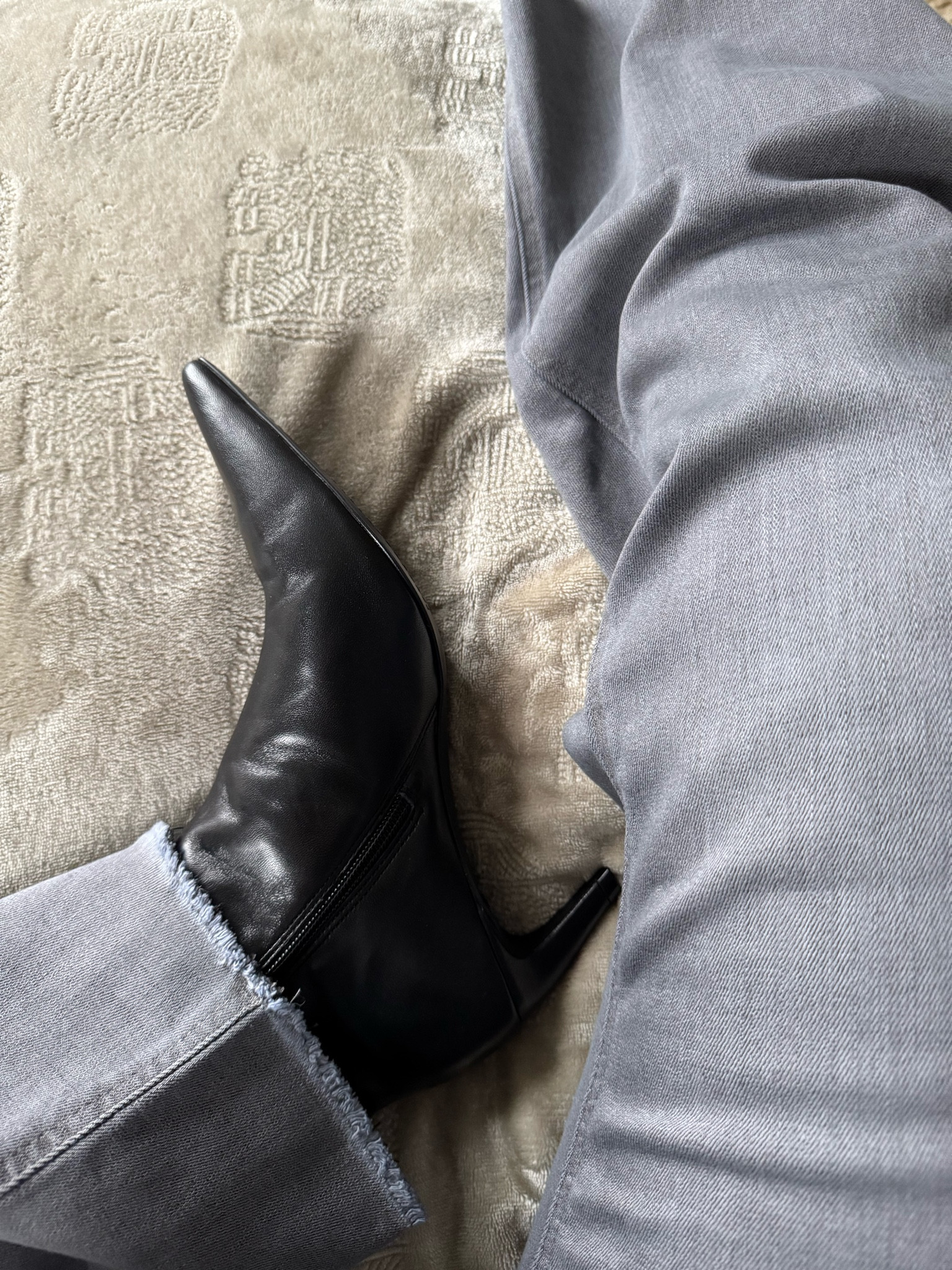 Love a good black boot with a kitten heel!  
#blackboots #kittenheels #vincecamuto #blackshoes 
IG: styledwithbags 

#LTKStyleTip #LTKParties #LTKOver40