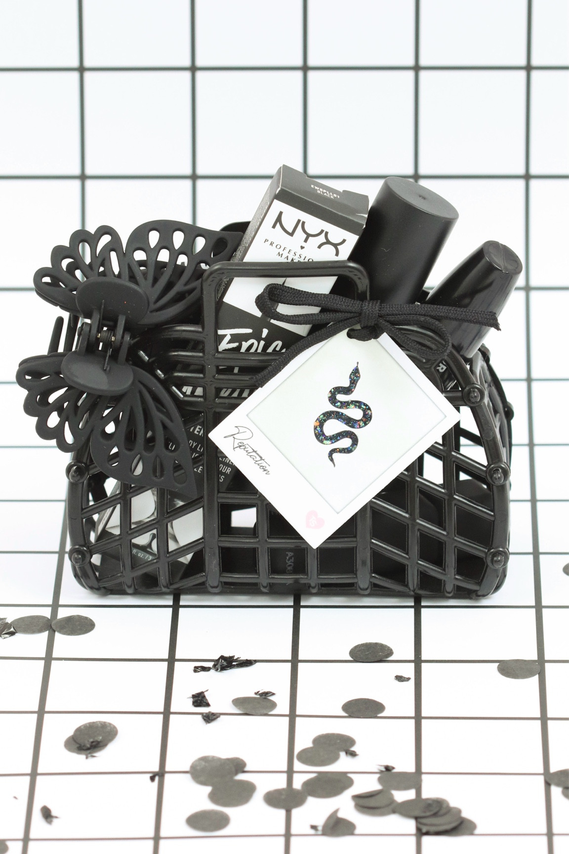 MINI Jelly Bag Gift Series: Taylor Swift Eras. #6 is REPUTATION
🖤🖤🖤
It’s Friday night, time to do something bad!
This mini is full of Swiftie dramatic smokey eye essentials:
🖤 Black eye paint
🖤 Dramatic black mascara
🖤 Black liquid eye liner
🖤 Black compact blush brush 
🖤 Post night out charcoal mask
🖤 Black butterfly claw clip

Perfect for Easter, birthdays, party favors or just because! SAVE for that special Swiftie!
🖤🖤 SHARE with your fellow Swifties!
FOLLOW along for more Eras gift ideas!
🖤 #valentinesday #galentinesday #eastergiftbadkets #taylorswiftvalentines #valentinesgifts #valentinesdaygiftideas #swifties#valentinesgiftideas #valentinegiftbasket #giftbasketideas #valentinesgift #taylorswiftparty #taylorswiftgiftideas


#LTKSeasonal #LTKbeauty #LTKparties