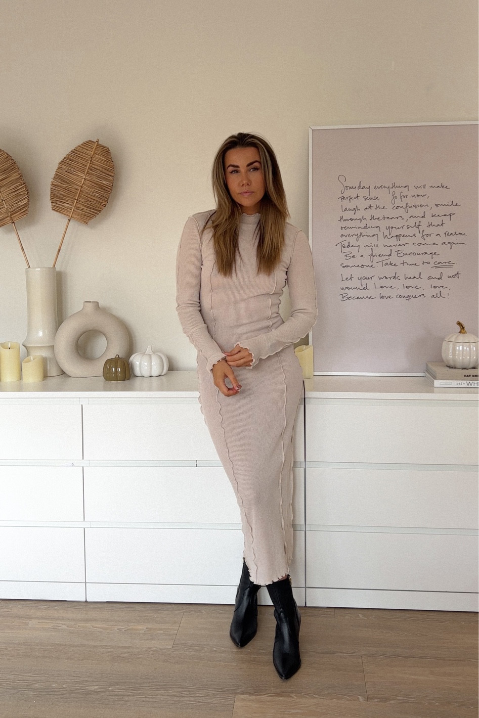 Rib detail maxi dress styled with pointed boots 🩷