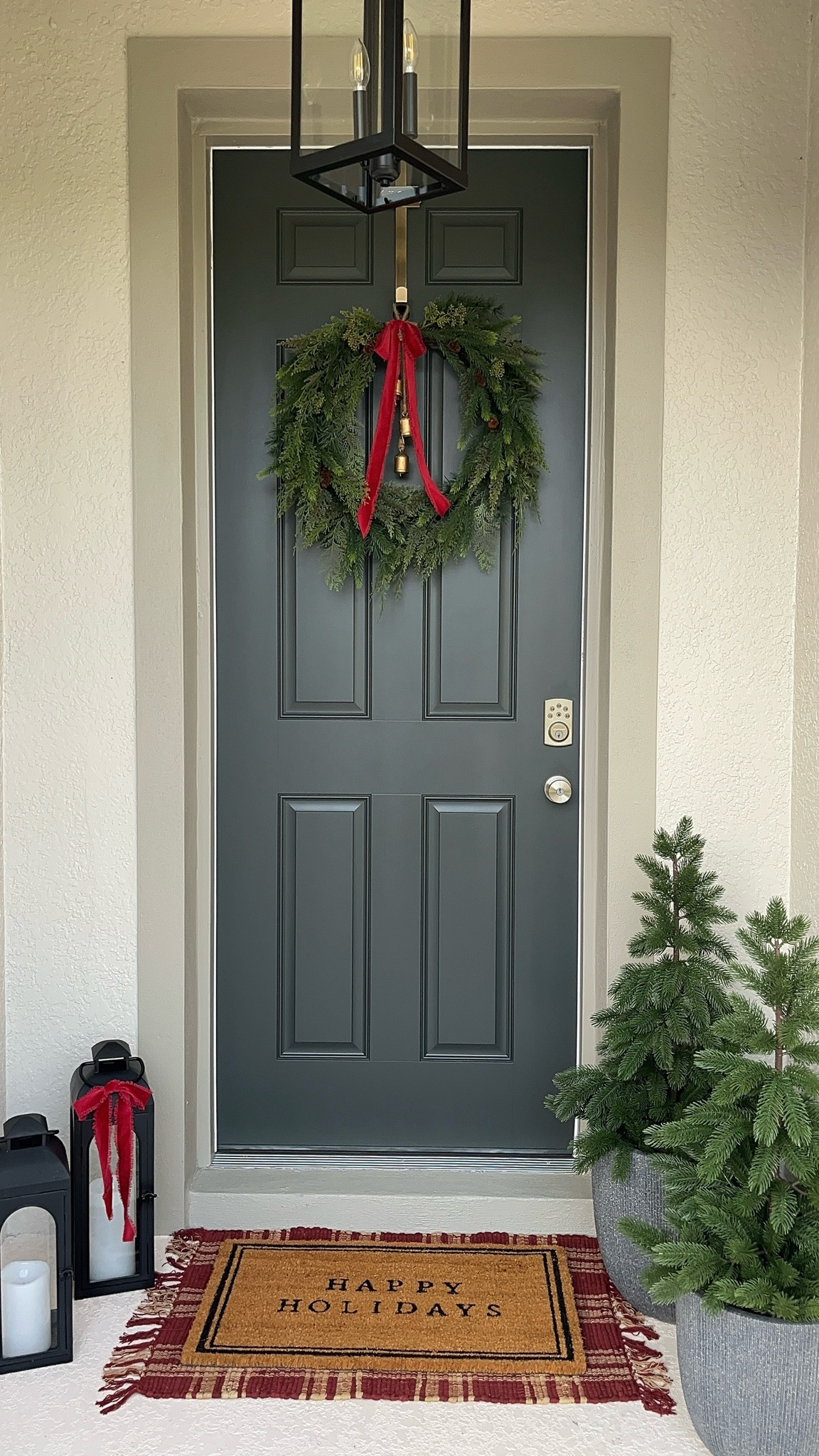 Christmas front porch 🎁🎄✨

#LTKHoliday #LTKHome #LTKSeasonal