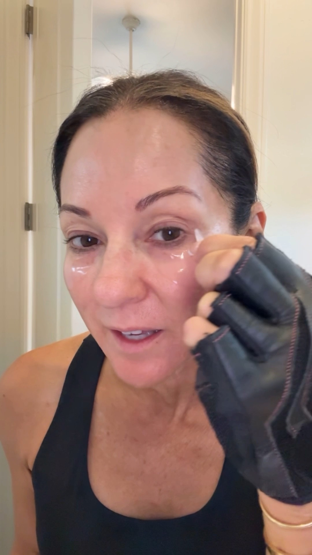 I love these collagen eye patches! I wear them every morning while I’m working out or getting ready for the day. They help to reduce puffiness and dark circles, they firm the skin, smooth, fine lines, and they give you dehydration!@terezandhonor 
#sponsored
