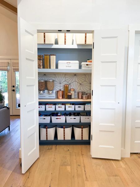Small Pantry Makeover