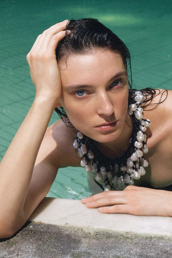 Knotted cord necklace with contrasting assorted pearl accents. Tie closure. | Zara US