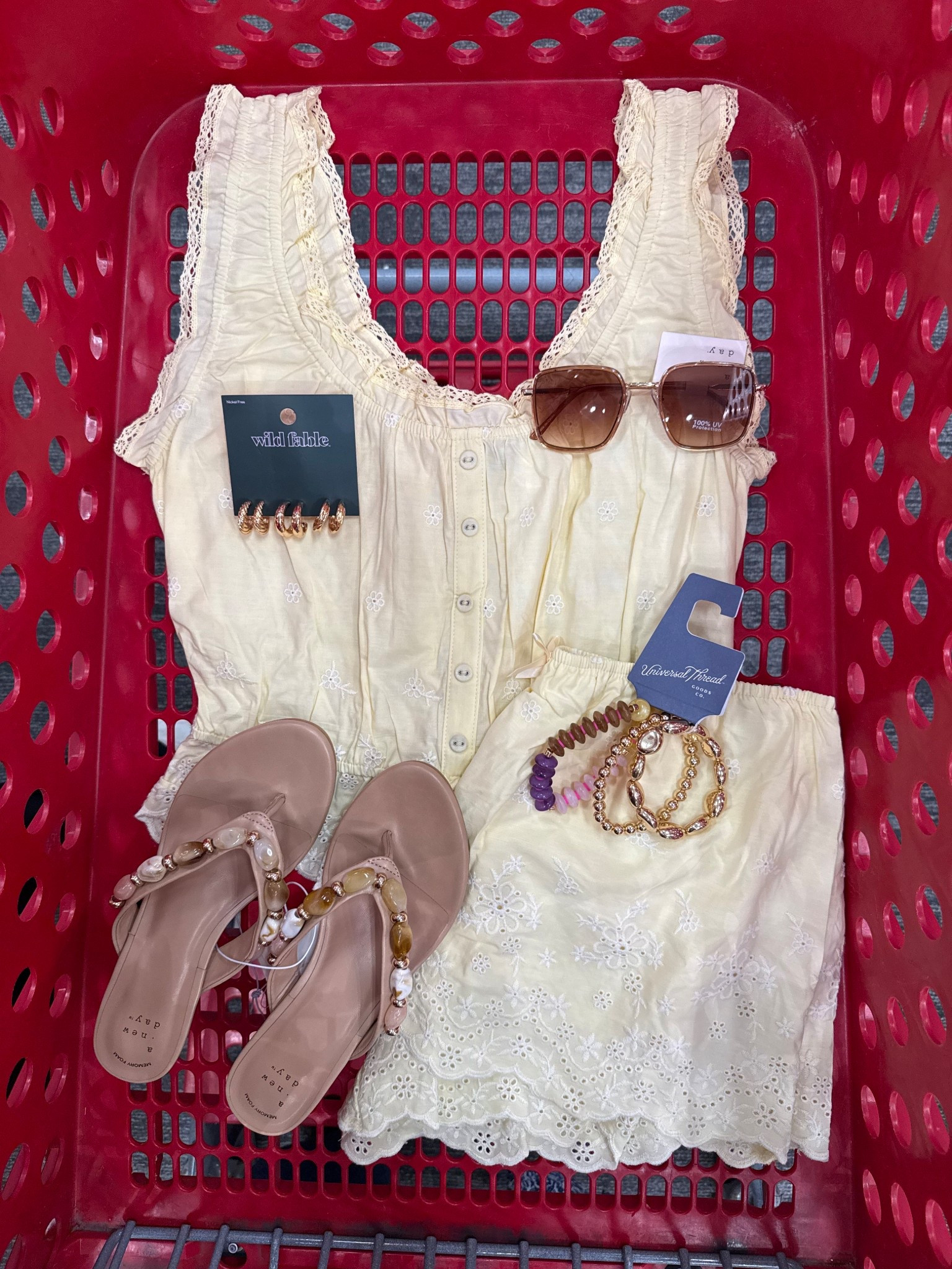 soft girl summer 💛

Top and shorts are not online at this time. 