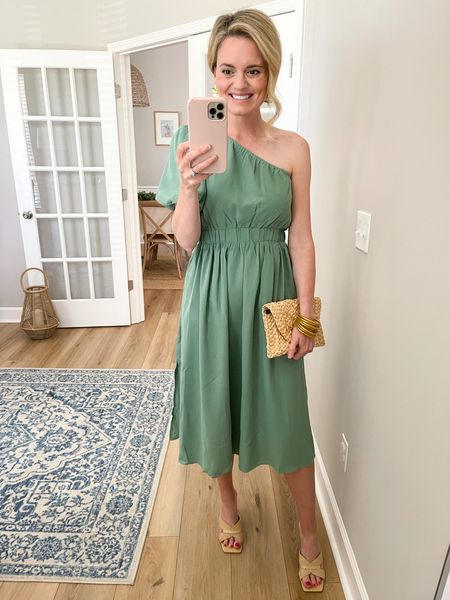 This dress would be lovely to wear for a spring or summer wedding. The color is so pretty and the fitted waist band makes it very flattering. 

#LTKunder50 #LTKwedding #LTKstyletip