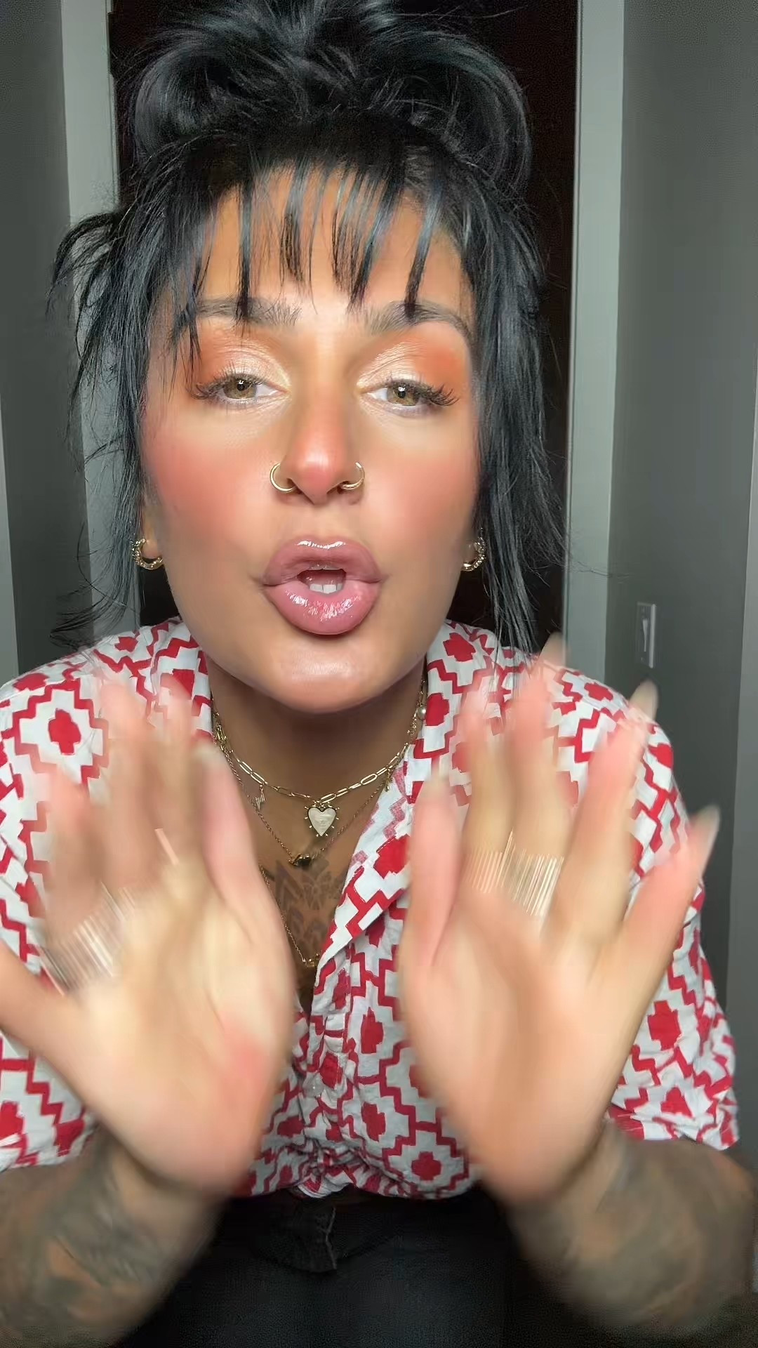 Shirt: thrifted 

Jeans: TT SHOP, I just love them so much I had to tell you to go and buy them …bumtobeauty on all platforms 🖤