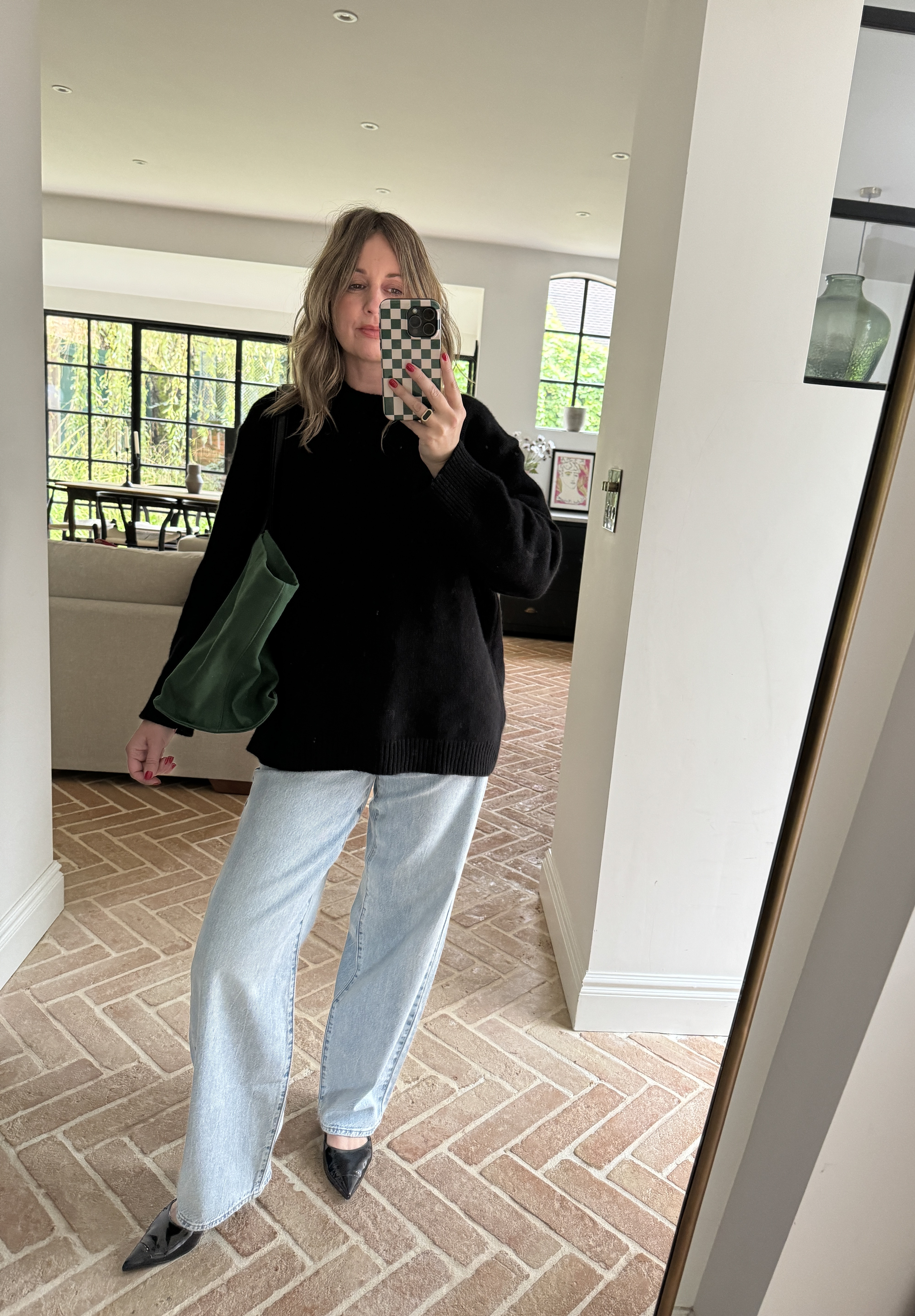 Oversized black knit + baggy Levi’s + sling back shoes 

#LTKstyletip #LTKautumn #LTKluxury