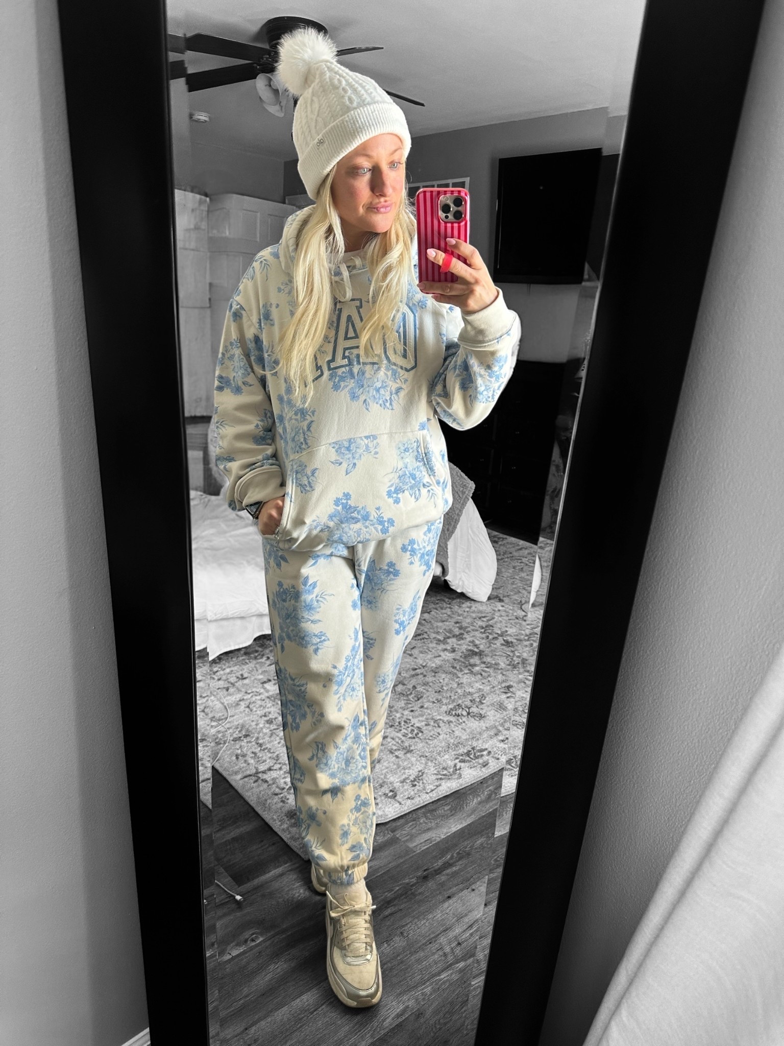 A whimsical sweat set that’s so cozyyyy! Cute & comfy! Both on sale for $29.99! 
Runs TTS for an oversized fit  

#LTKootd #LTKFindsUnder50 #LTKSaleAlert