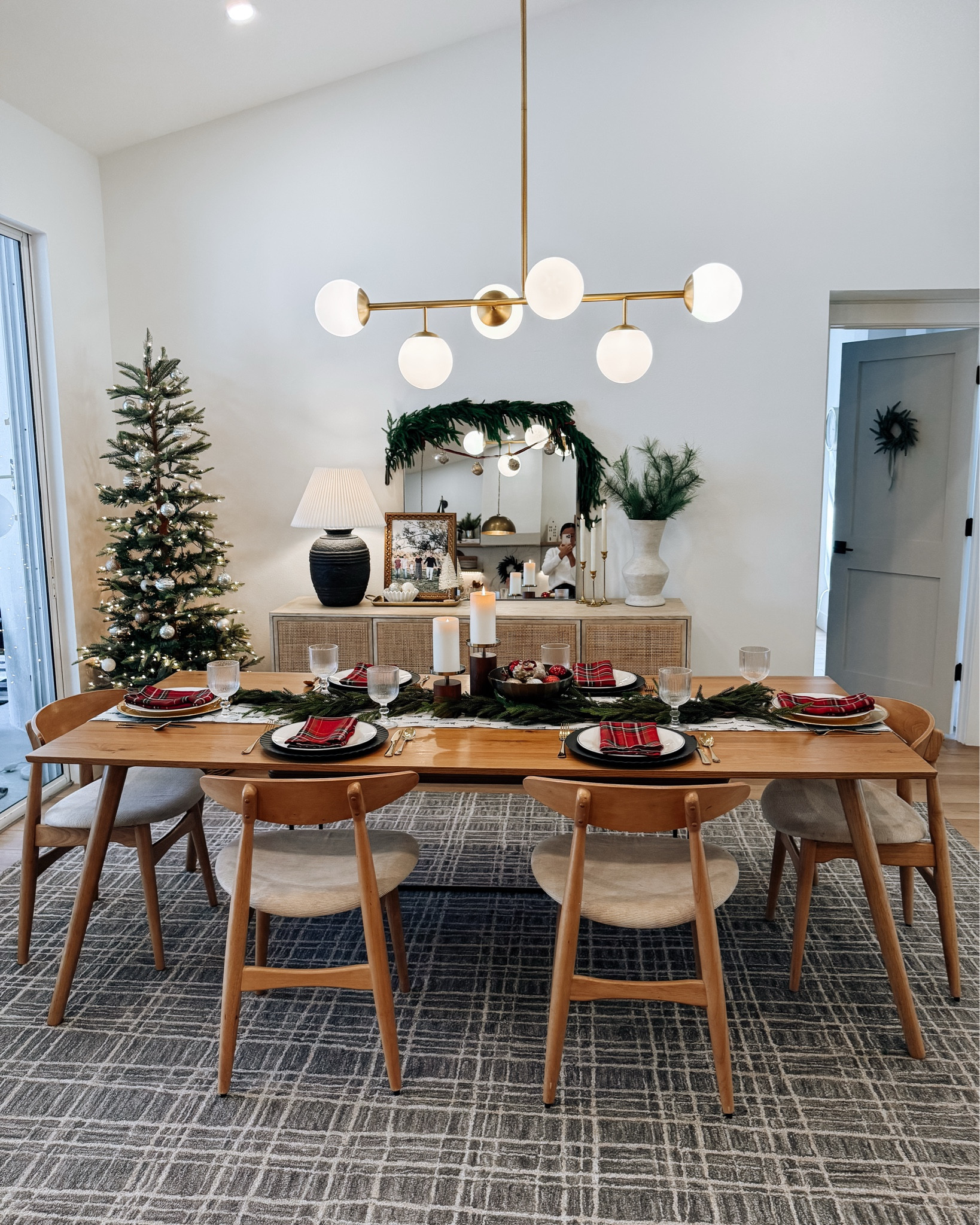 @Amazon has some great Black Friday Sales and Holiday sales happening this Weekend . Here’s a tablescape I played around with. I found a few fun new pieces from Amazon to decorate the table and dining room with. #ad #founditonamazon #holidayfavorites2025 #amazon

#LTKHoliday #LTKSeasonal #LTKCyberWeek