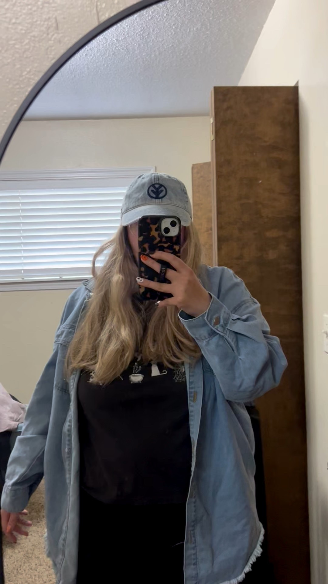 A fun outfit for running errands in and so comfy!! My jean jacket is low stock so I linked a similar one, and the hat you can’t get anymore so I linked a similar one. 🤠🧢🎃👻💀

#LTKActive #LTKSeasonal #LTKShoeCrush