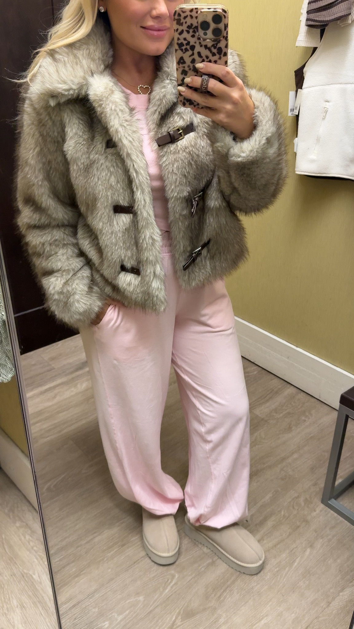 The softest faux fur coat! Size medium!
@kohls