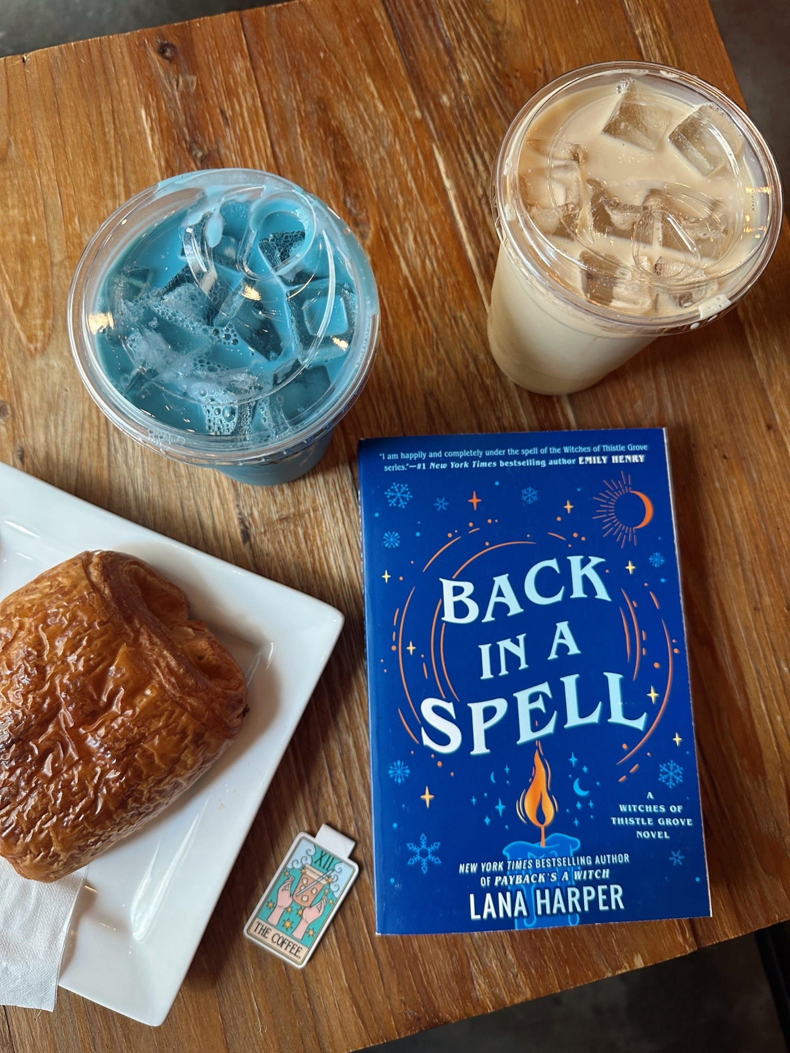 Coffee shop dates are the best 🫶🏻 

I just finished this book & it’s one of those that I wish I could read for the first time again 🥹