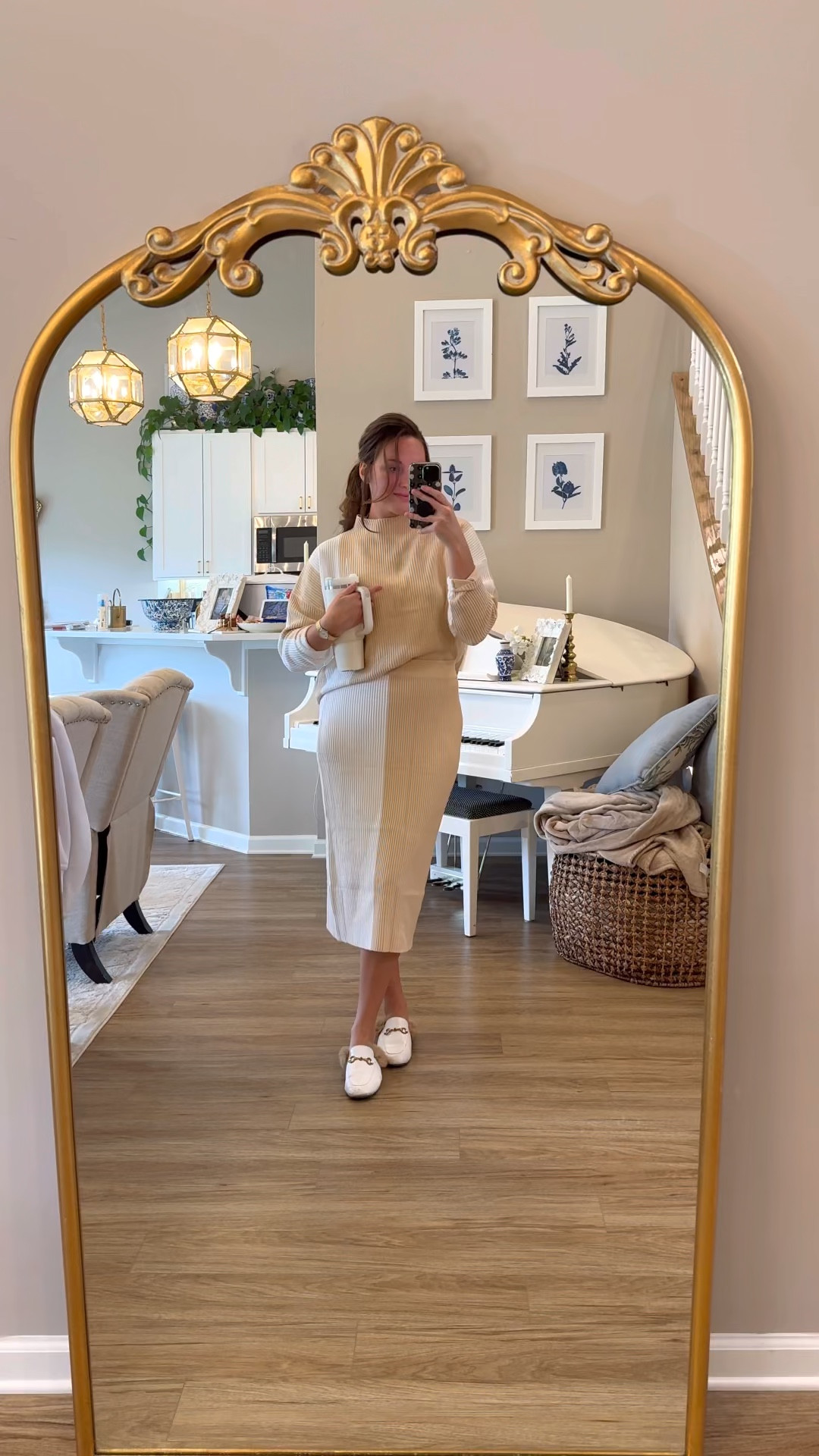 Wearing a medium in set, and 8 in shoes 