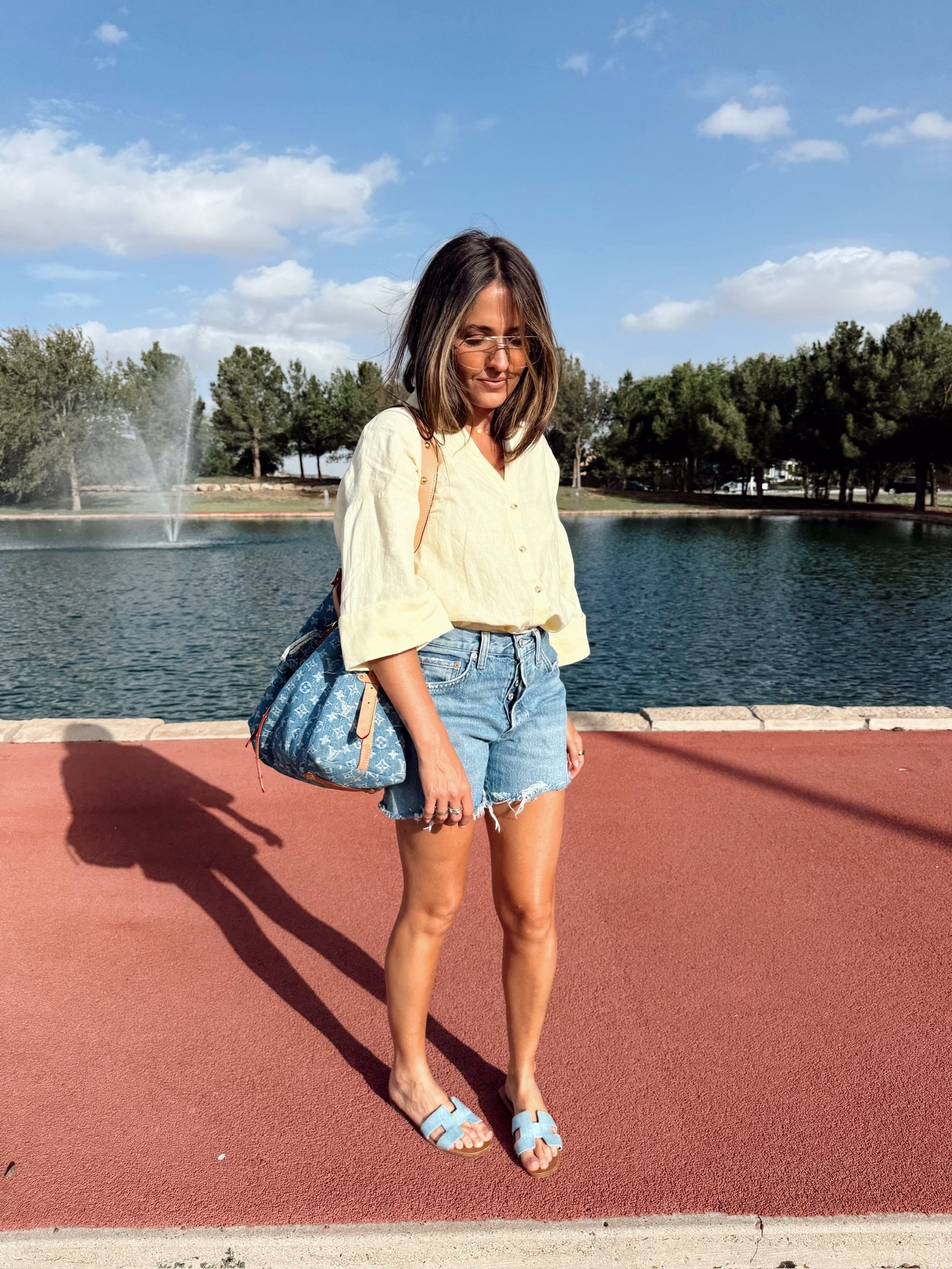 catch me LIVING in these denim shorts during sports season!! they’re some of my all time faves because the length is just perfect. I have them in a couple other washes too!

sports mom fashion, women’s style, denim shorts, jean shorts, women’s denim, spring style
