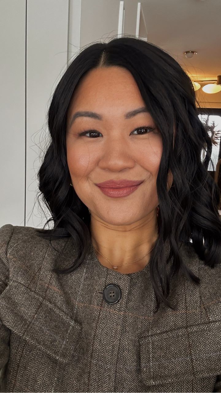 Check me out on @morningshowca today talking about my new show RENTOVATION on @homenetworkca! Streaming on @stacktv. 

This GLAM team is my dream team!

Makeup @alicia.nikole 
Hair @wkait_hair 
Styled by @stylingbytiana 
 
Set @favorite.daughter 
Jewels @nicolalaurenhandmade 
Boots @hm 
Nails @halee_nail_studio