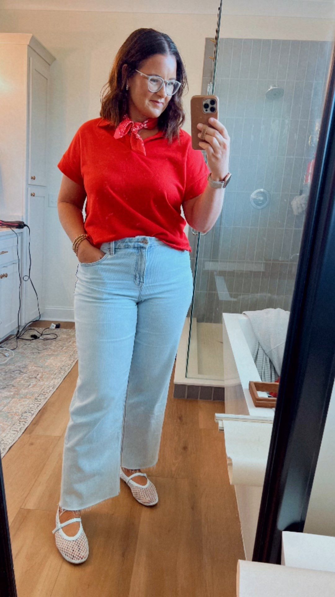 ♥️ #churchfit // The shirt isn’t available in red but I linked the white! 