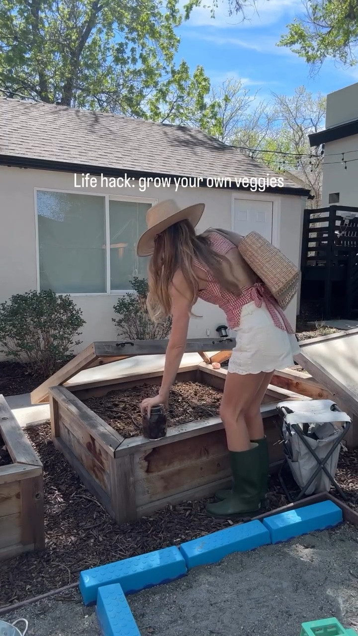 But honestly it’s also really enjoyable 😄

#gardeninghumor #gardenwithme #springgarden #growyourownveggies