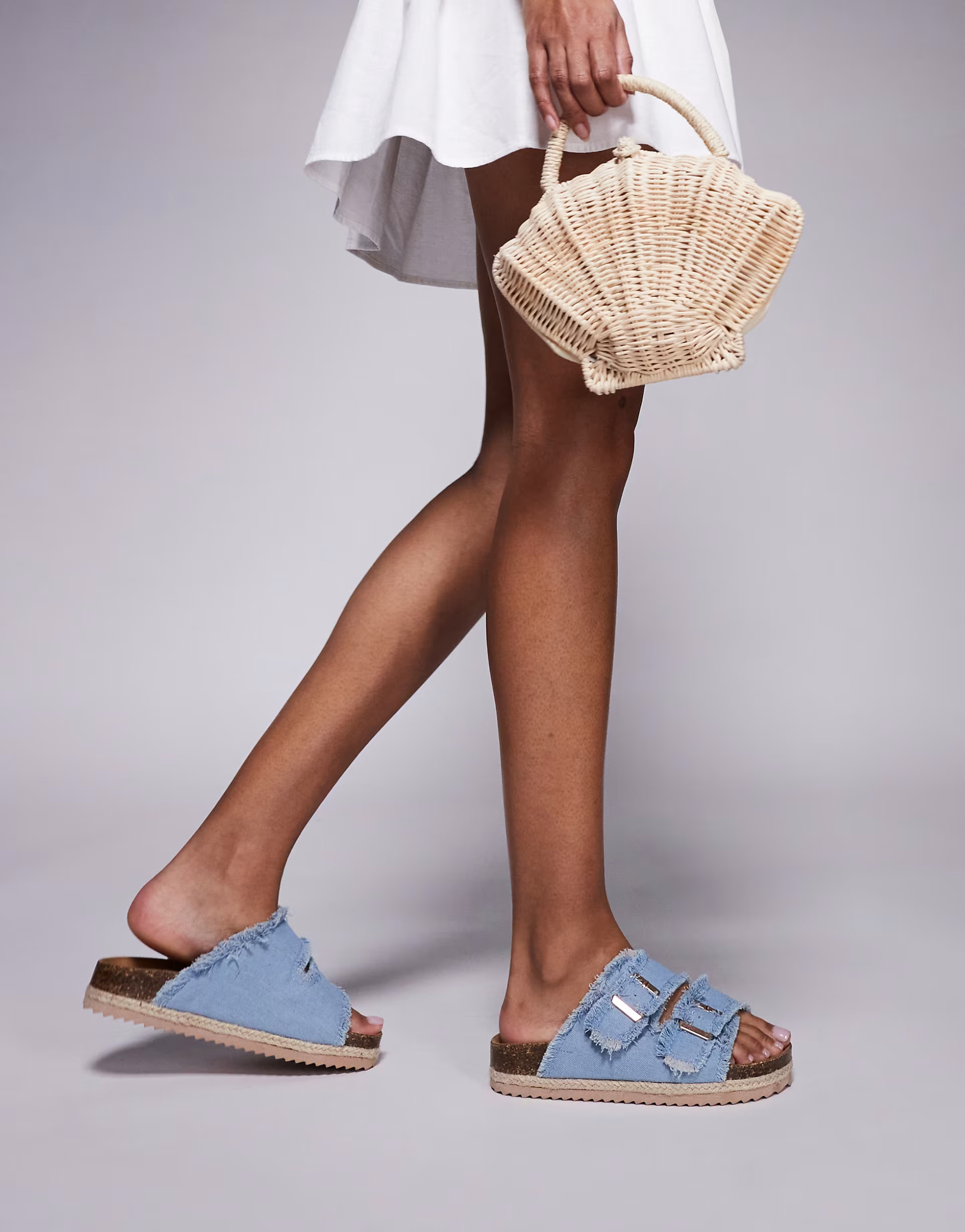 South Beach – Espadrille-Sandalen aus ausgefranstem Denim mit zwei Schnallen | ASOS (Global)