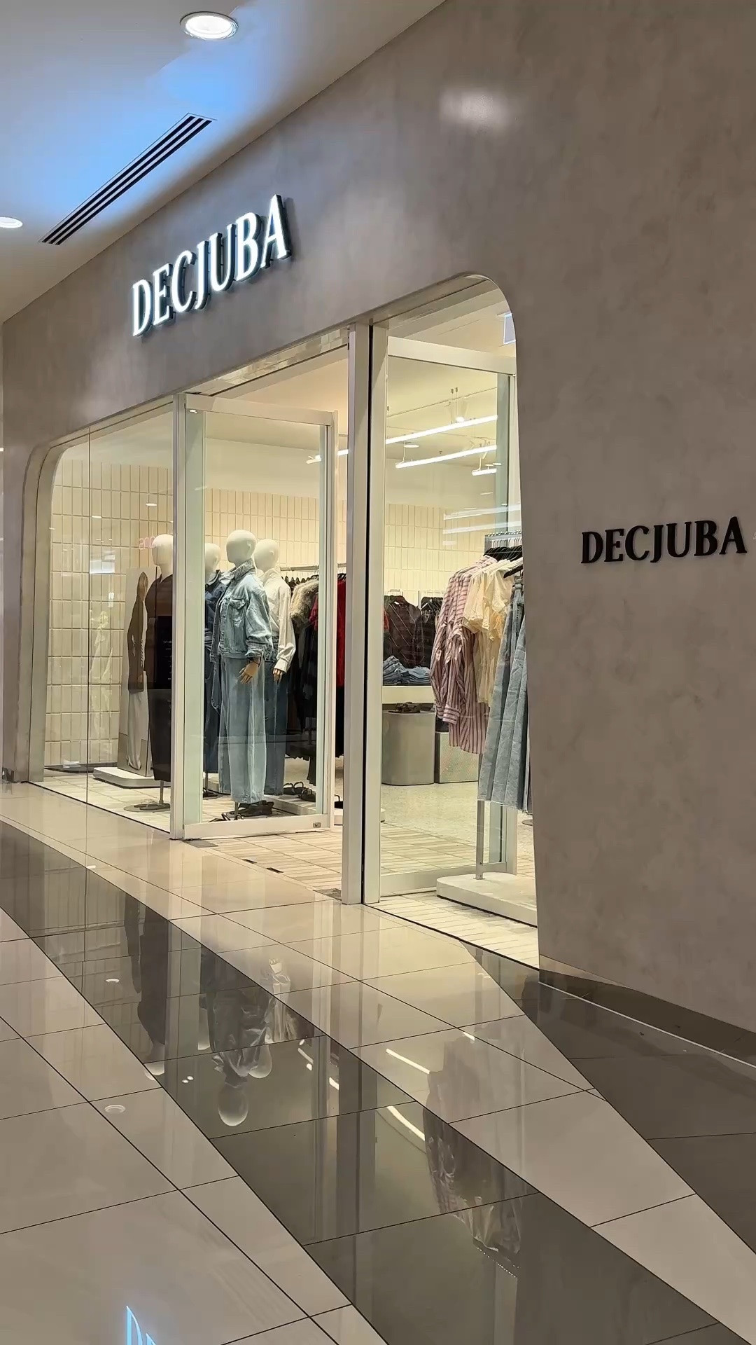 Talia wears a 16/XL and Rachael wears a 12/M

#LTKjeans #LTKaustralia #LTKautumn