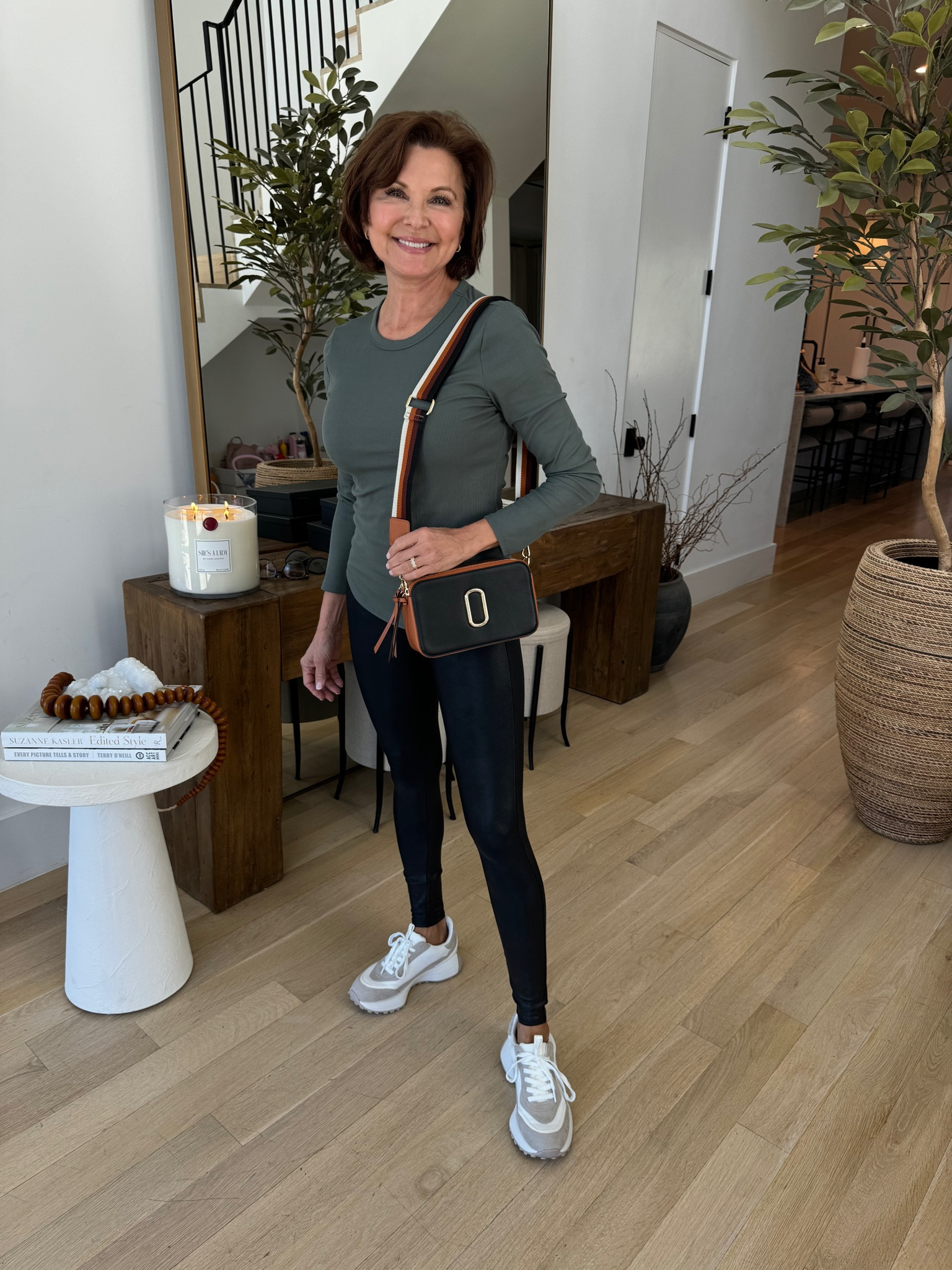 Walmart shirt and handbag 🙌🏼 @walmart #walmartpartner