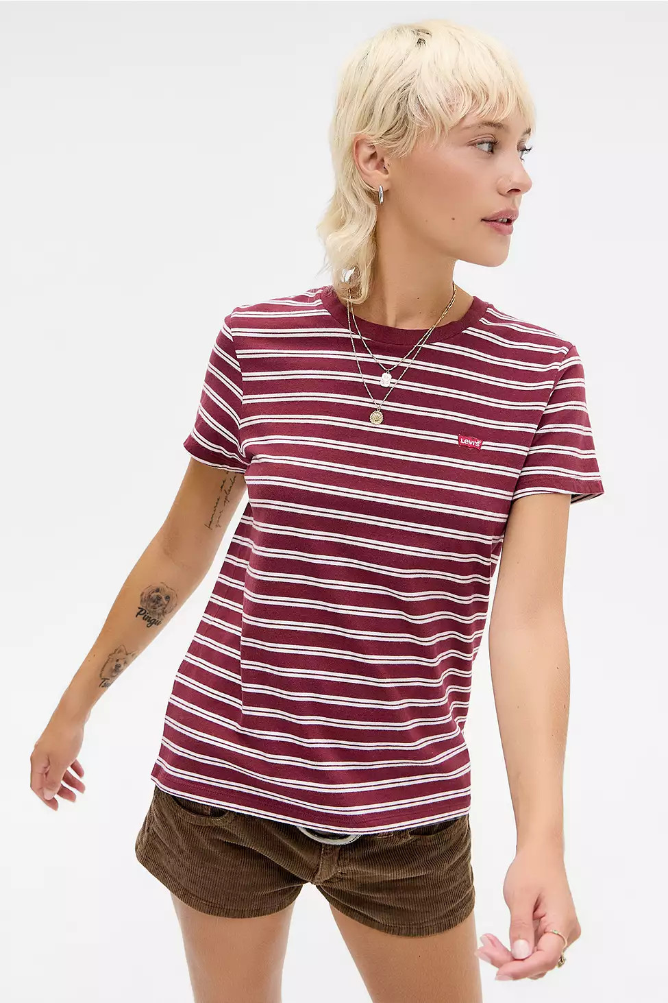 T-shirt parfait à rayures bordeaux Levi's en Brun taille: Small | Urban Outfitters (EU)