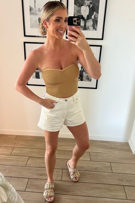 Love this gold strapless top from Aritzia! Runs TTS and it’s stretchy and comfortable. Shorts are Abercrombie and some of my favorites this summer. 

Aritzia
Abercrombie 
Summer Outfit

#LTKStyleTip #LTKFindsUnder100 #LTKShoeCrush