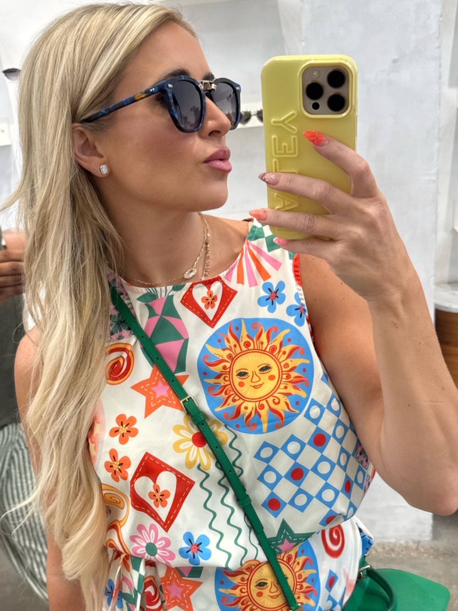 These blue Krewe sunnies I tried on at their flagship store in NOLA last month are also on sale. I guess this is my sign that I need to order them. 😍