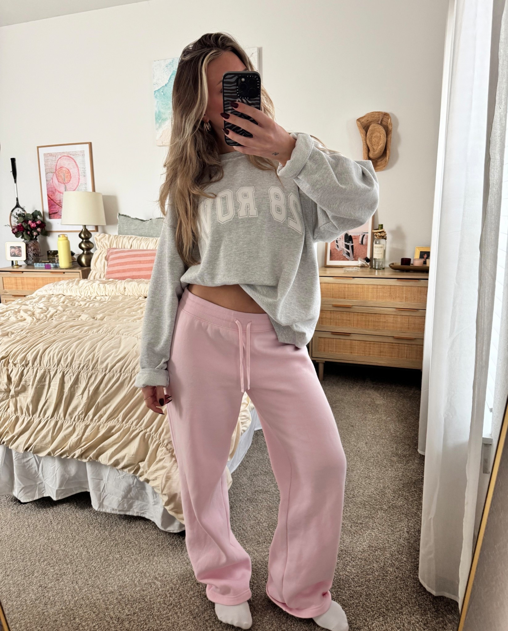 these pink sweatpants are everything to me 

#LTKgrwm #LTKU #LTKdayinmylife