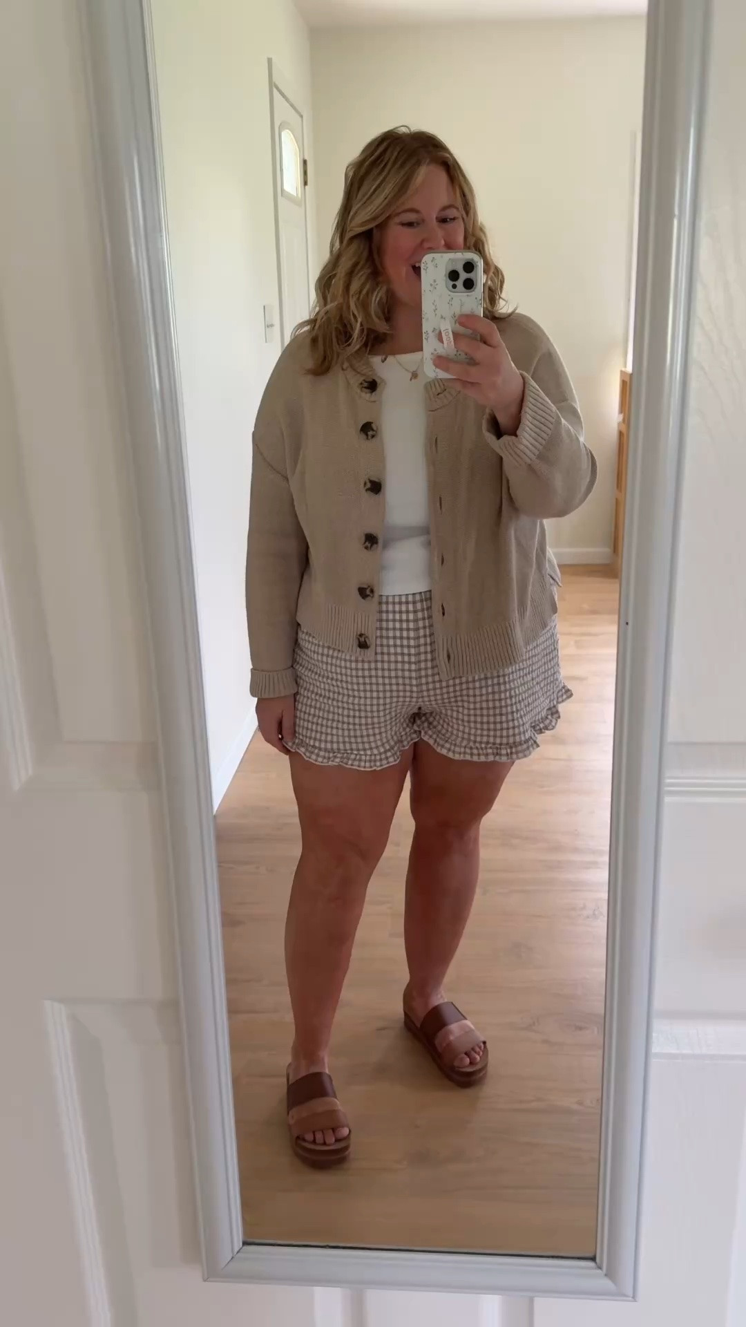 Postpartum outfit - early Fall outfit 

Wearing a large in my cardigan and an XXL in my ruffle gingham boxer shorts.  Tank is old so linked similar.

#LTKMidsize #LTKBump #LTKmomlife