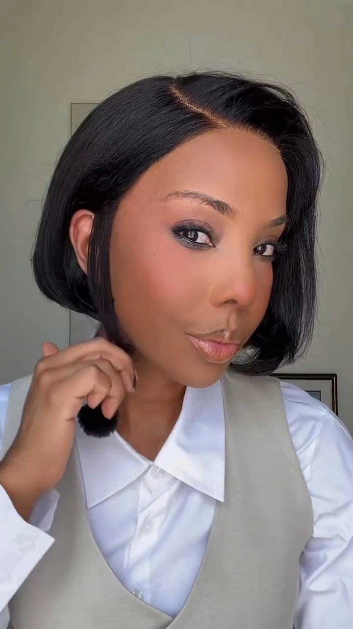 DOX28 for 28% off 🎉 @Luvme Hair
Get ready with me for work! I was in a pinch because I wasnt able to style my hair and needed to throw on a wig. This @luvmehair bob wig came to the rescue. 

I need to cut some layers in the front but it came in clutch when I just needed a quick throw on and go glueless unit to wear to work.

#luvmehair #gluelessbobwig