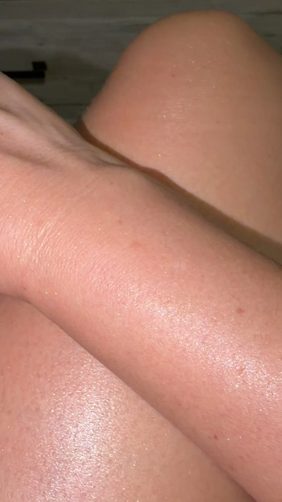 shimmery gel with 24-karat-gold particles to give skin an iridescent sheen, and notes of J'adore