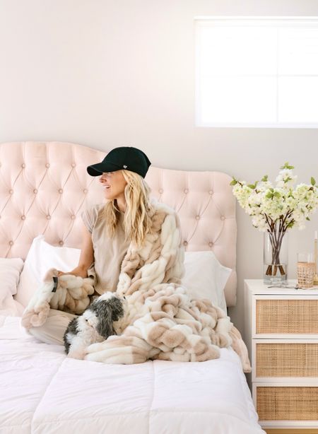When your new blanket arrives mid afternoon and you immediately feel the need to snuggle up 🤍 Obsessed with this new @lolablankets, which is seriously the softest and most luxurious blanket ever. 

Use code SHINING for 45% off march 11-13 🎉 #ad 

#LTKSpringSale #LTKsalealert #LTKhome