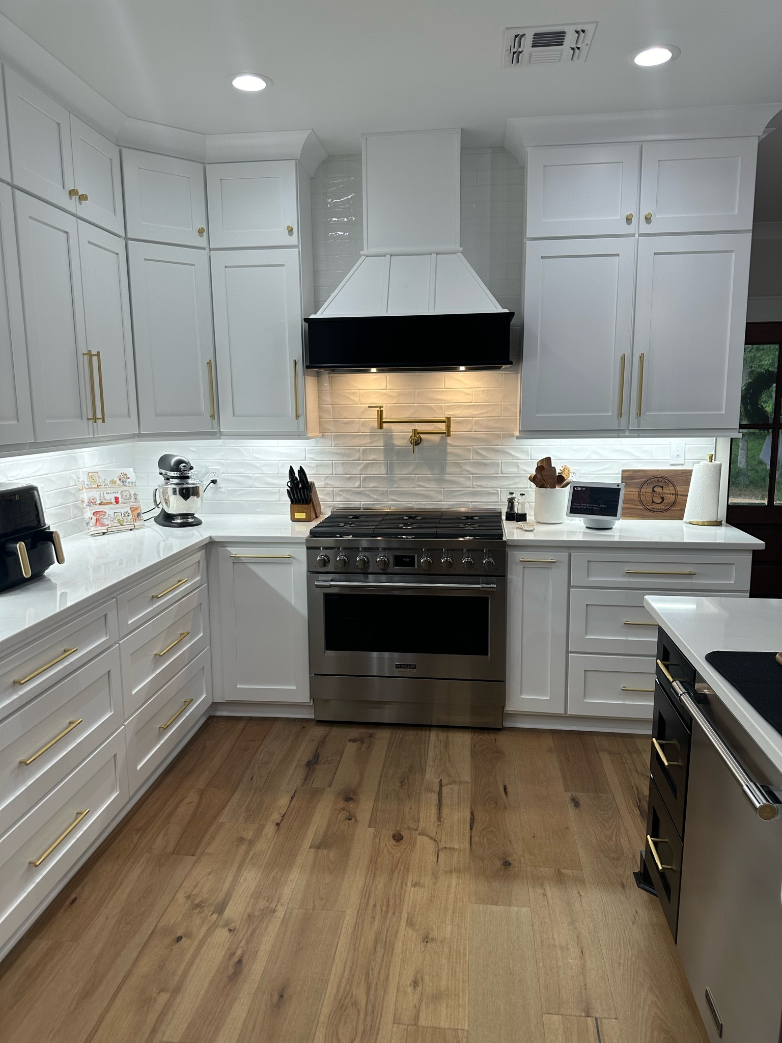Forever One of my Favorite Places in our House 🤎🖤

Modern Farmhouse Kitchen. Black, Gold, & White Kitchen. Recipe Books. Amazon Links. Etsy Links. Direct message me for any other house info! 🤍

#LTKHome #LTKStyleTip #LTKFamily