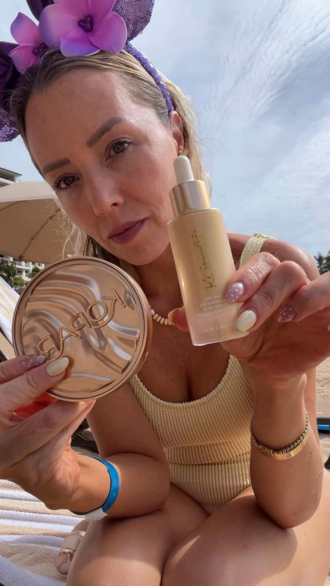 Mi combo favorito para un glow protegido ☀️

Estoy usando el Sun Veil Illuminating Elixir SPF 38 para hidratar y darle luminosidad a mi piel, y lo sello con el Cloud Set Powder SPF 30 para fijar el maquillaje mientras sigo protegiendo mi piel del sol.

Glow + protección todo el día 🤍

#kopari #koparibeauty #spf #proteccionsolar #glowyskin #skincare

#LTKdayinmylife #LTKspring #LTKTravel
