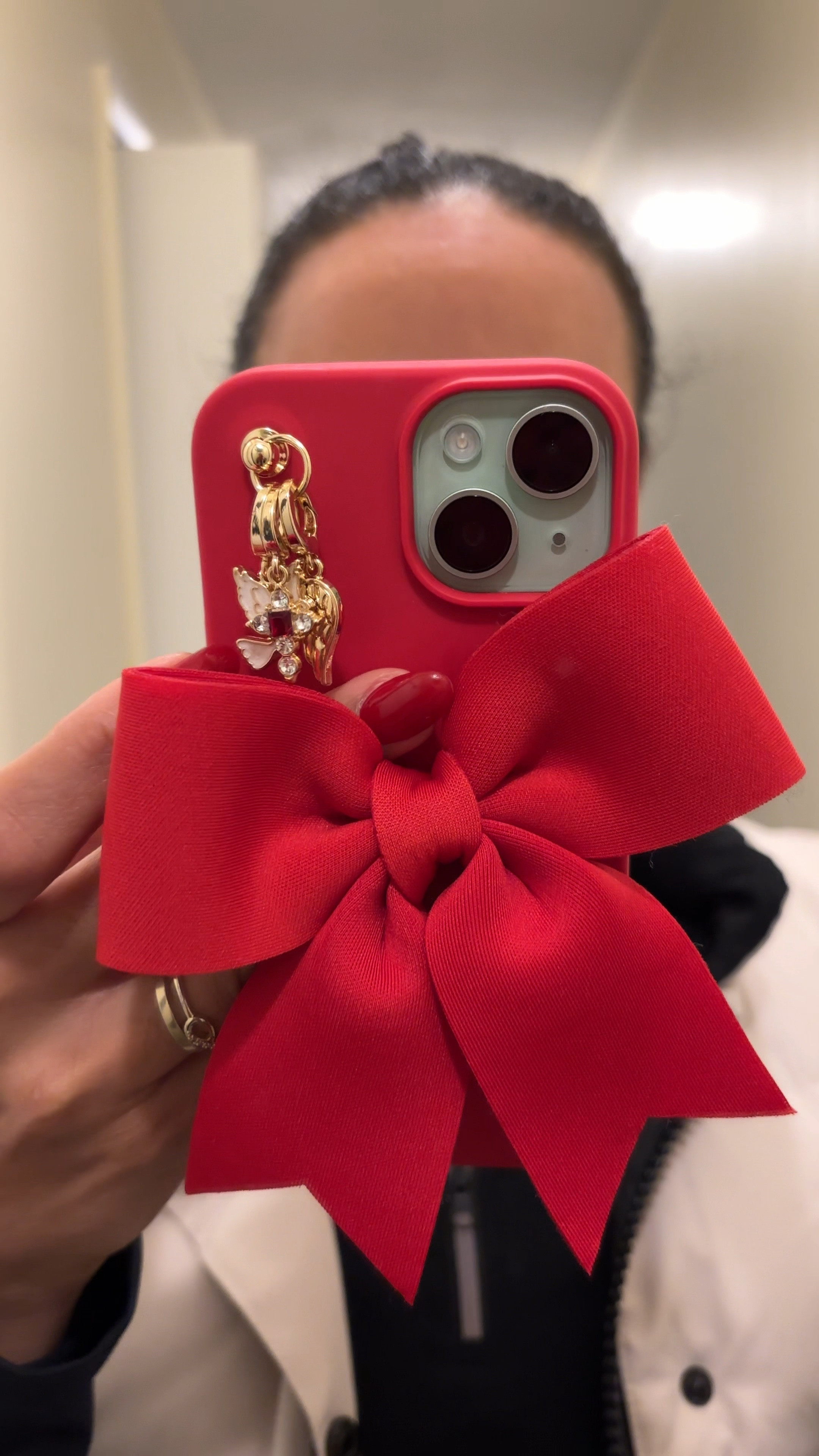 I am totally in love with this bow case; it's so festive!

#target #bowcase #redcase

#LTKHoliday #LTKGiftGuide #LTKWatchNow