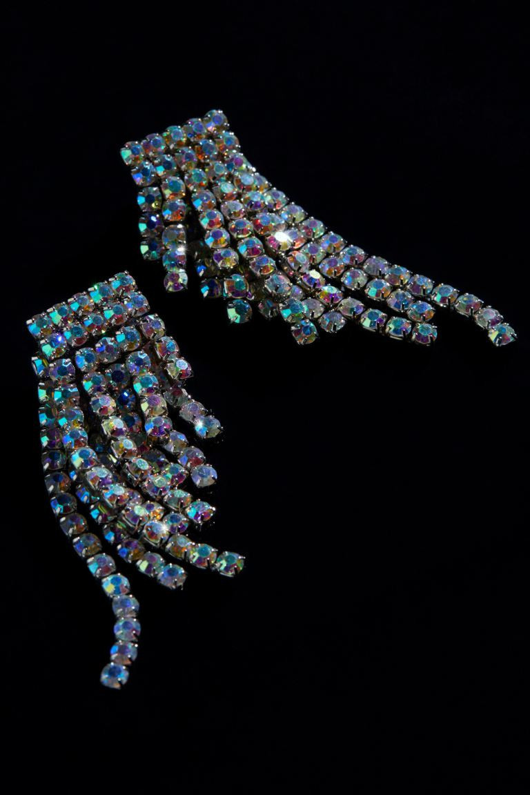 Long earrings | H&M (UK, MY, IN, SG, PH, TW, HK)