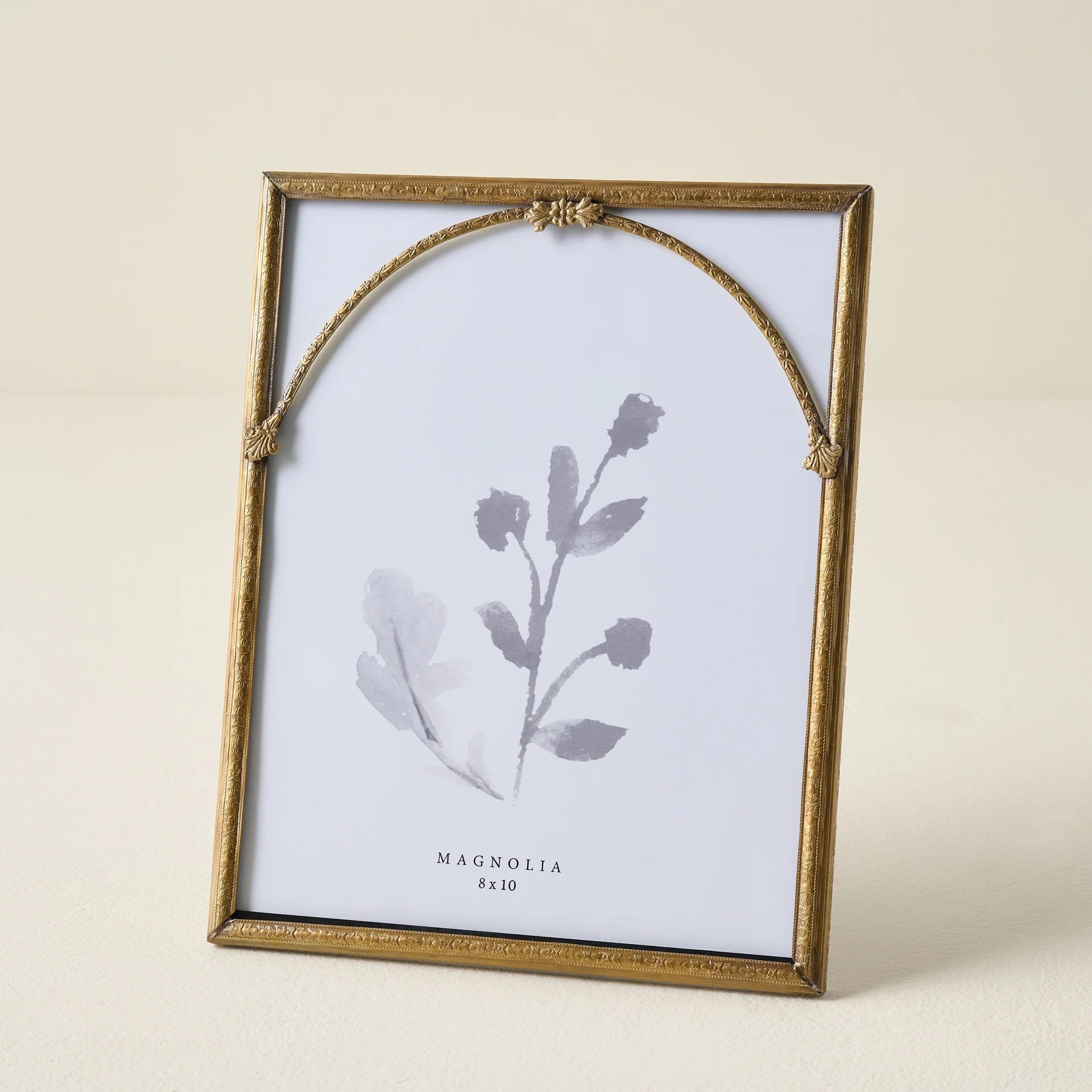Handpicked picture frames so you can get your photos off your camera roll and onto your wall 