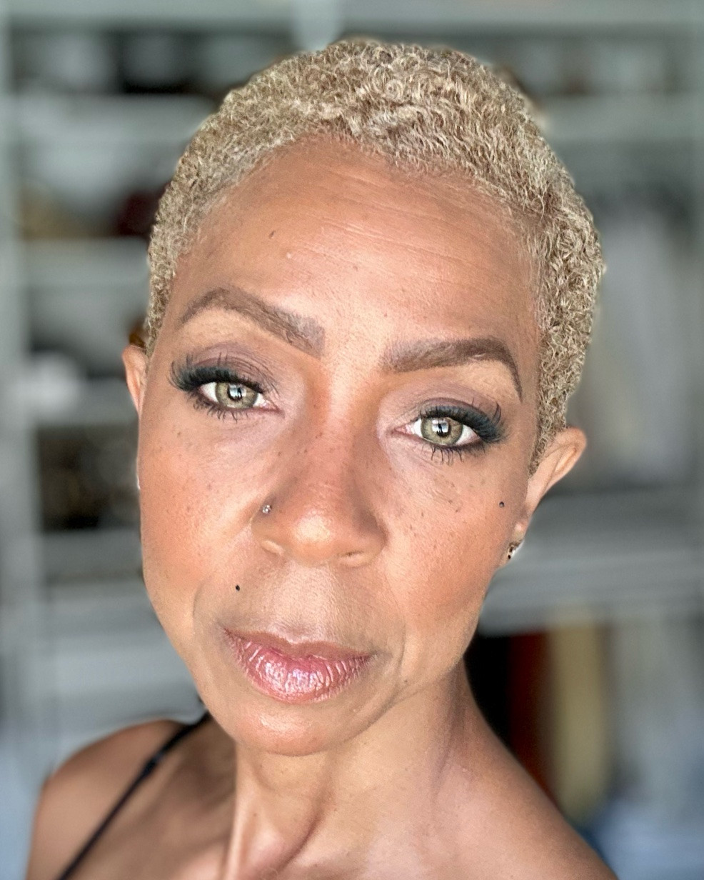 My favorite new accessory? Colored contacts from @haniix_official. The beautiful natural looking colors provide a subtle change with maximum impact. My picks: Miami Brown, Tasha Brown, and Tasha Gray. Did I mention my lenses are prescription? Functional beauty, please and thank you! 🙌🏽 Try them out, with or without a prescription, use my discount born2 for 20% off your order. 🔗 https://www.haniix.com/?aff=4568
Which is your favorite? 


#_haniix_aurora @_haniix_aurora1
