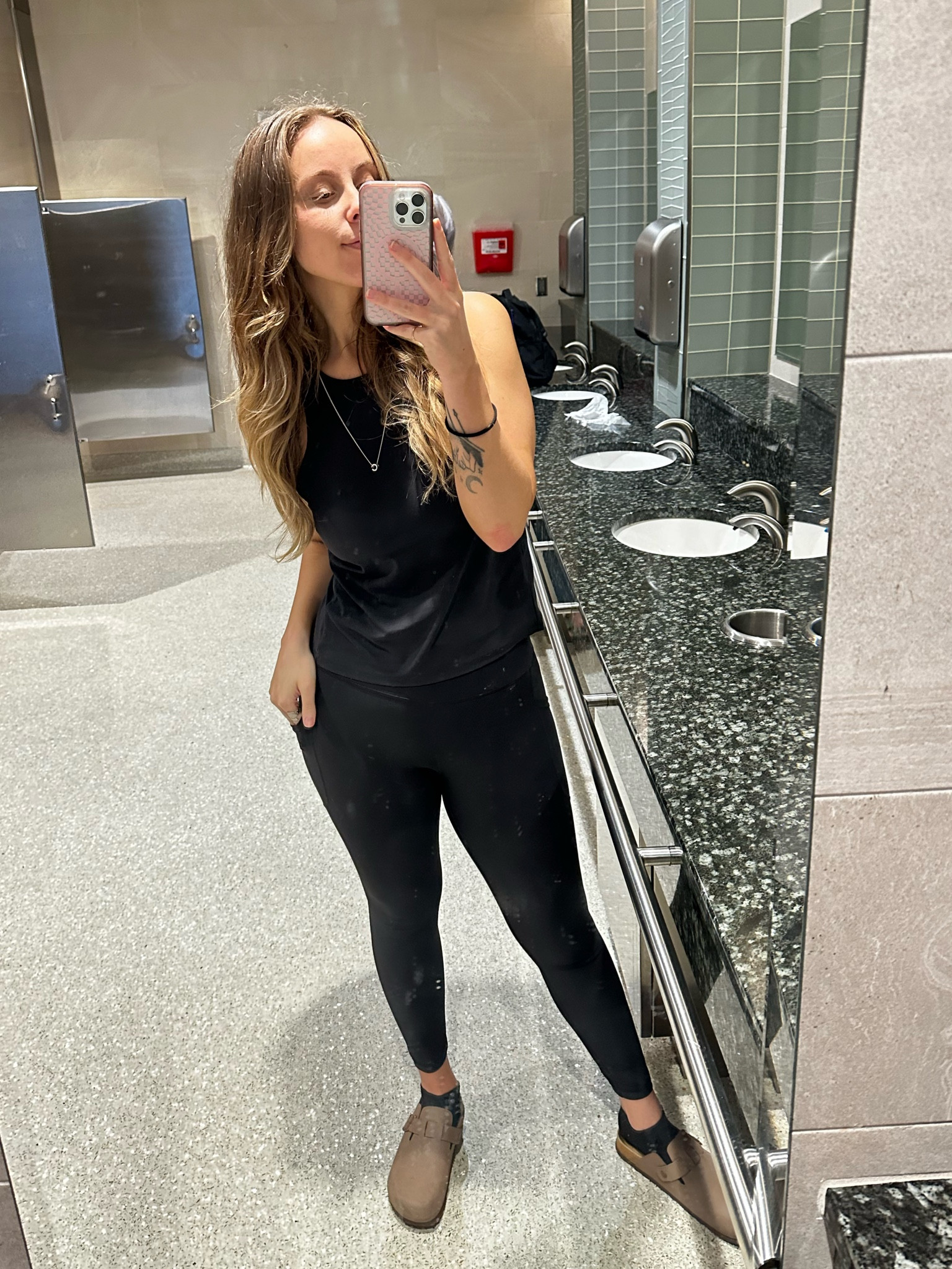 Comfy Airport fit ✈️✈️

#LTKActive #LTKTravel #LTKMidsize