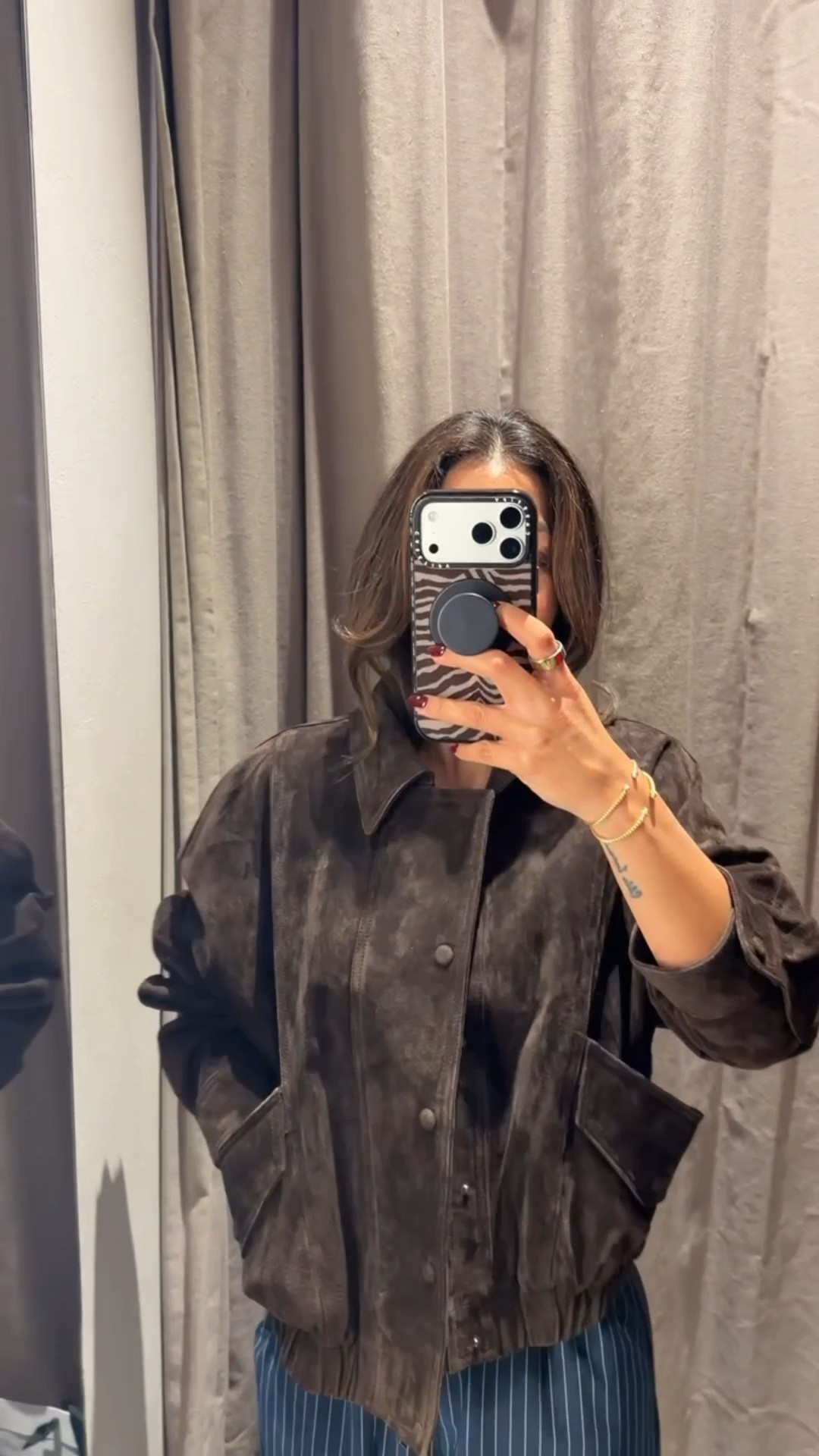 In love with this suede jacket from Zara!

It’s the perfect fall jacket for layering. I styled it with a pair of pinstripe pants from alo. I’ll link a few similar suede jackets below too!


Fall outfit, suede trench coat, zara outfit, Zara try on, fall style

#LTKSeasonal #LTKootd #LTKgrwm