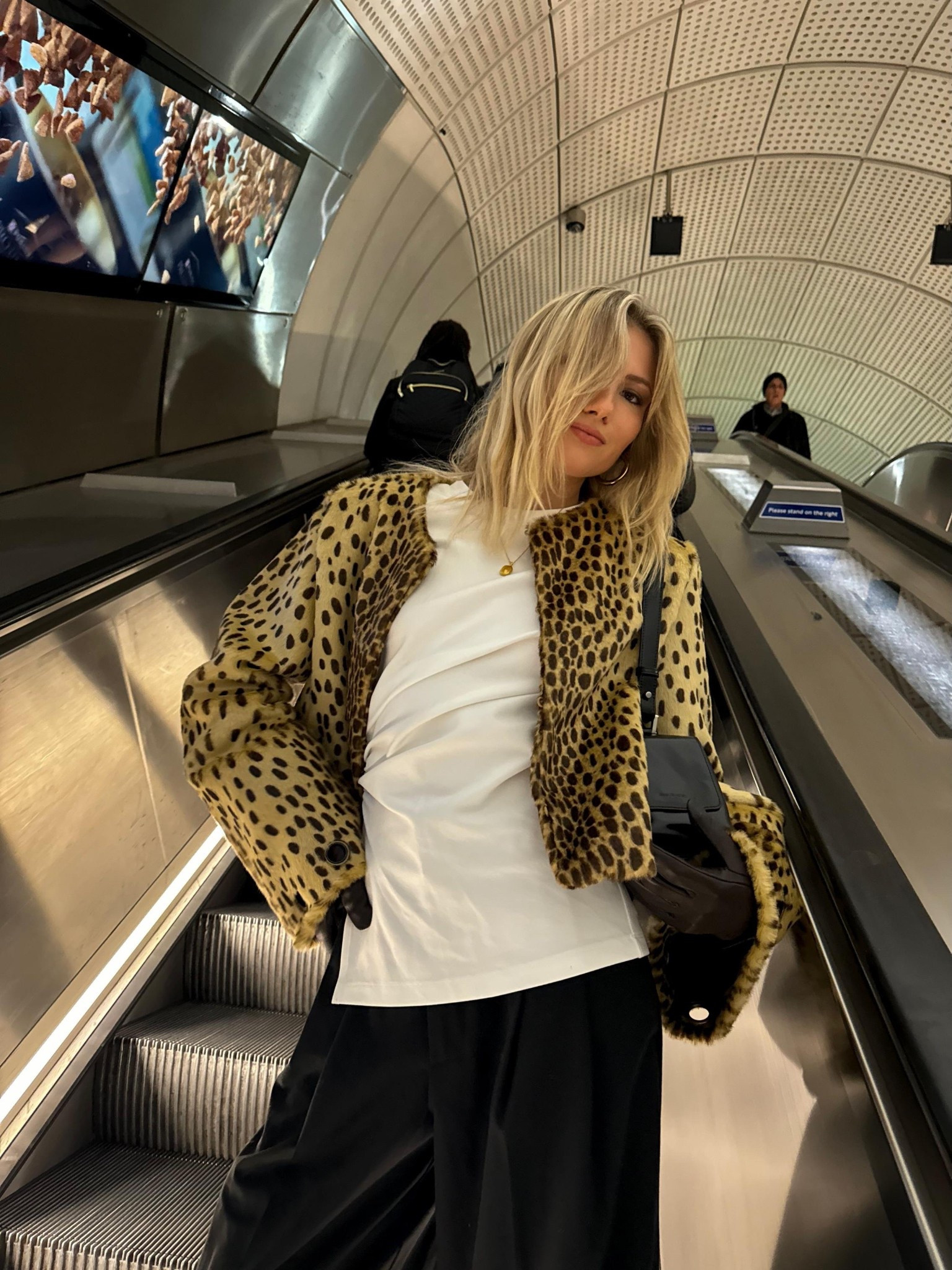 Charlotte Simone leopard jacket, Zara tailored trousers - alternatives linked for you 🐆

Autumn outfit, winter outfit, autumn style, leopard print, faux fur jacket

#LTKautumn #LTKuk #LTKwinter