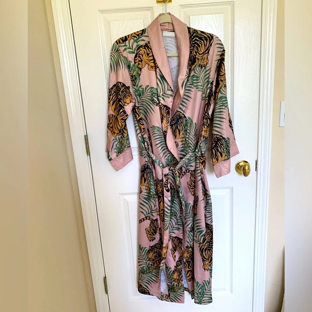 NWOT ZGallerie Pink Robe w/Tiger Print Pockets Tie Belt Side Slits Open Front L | Poshmark