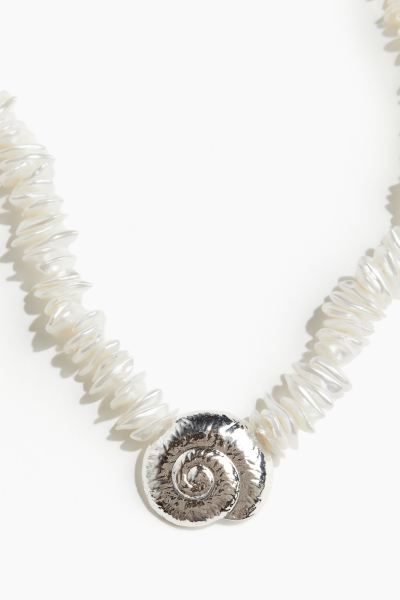 Short Beaded Necklace - Cream/seashell - Ladies | H&M US | H&M (US + CA)