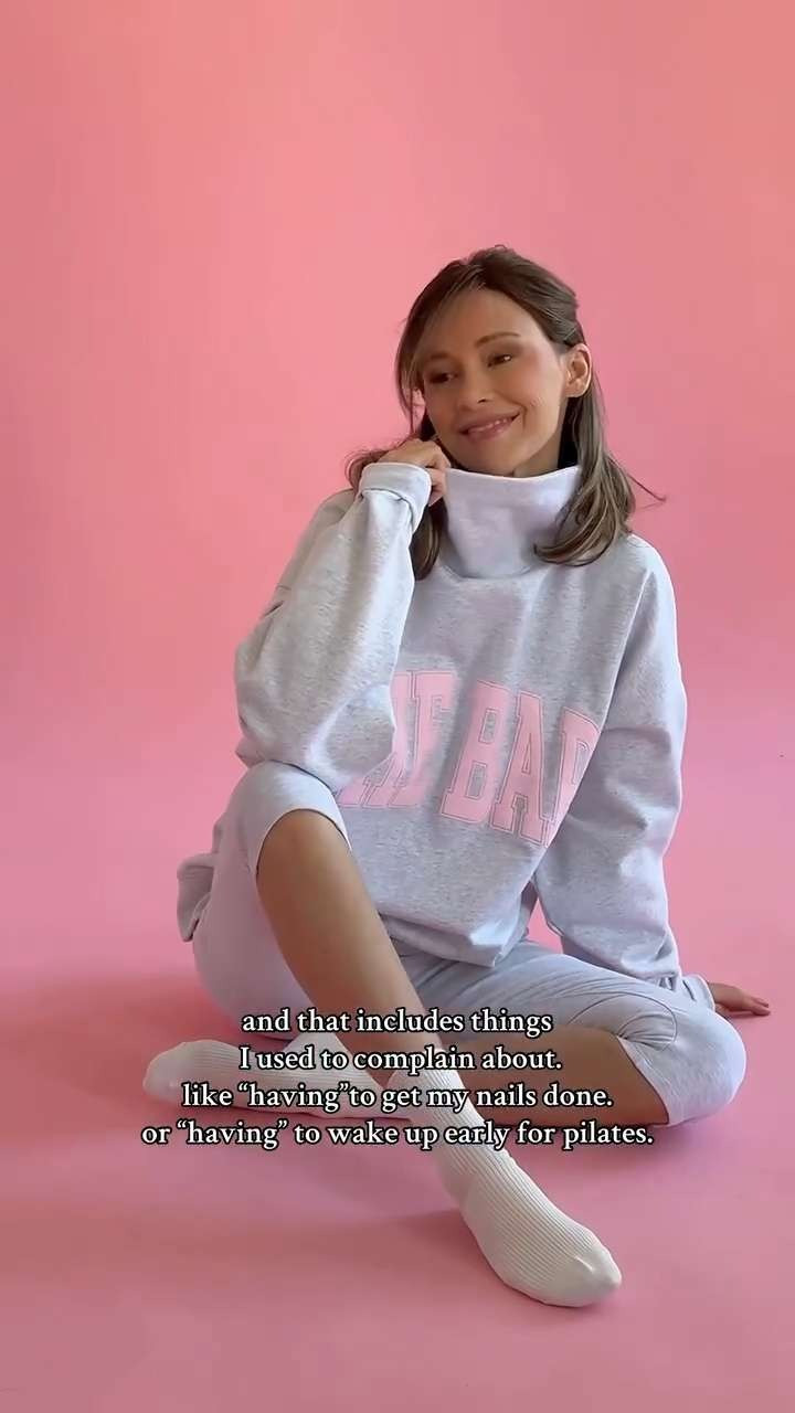 my first shoot back at The Bar since January 👀
It kicked my BUTT 🧟‍♀️ but it meant everything to me to be there and get this done for Breast Cancer Awareness Month
🩷I went a little too hard and have been in bed all weekend but it was absolutely worth it. thank you @brookekorine @gracedbyyourpresence @stephe24 @TheWigFairy @Birch Event Design @glossipgirl @senadakxo and the best team for making this happen. 🩷💪🏼🙏🏼
💭caption below if you can’t read the screen bc same I’m cross eyed at this point 😭

💭 some things I’ve learned from having cancer (so far…)
🩷
literally everything I get to do is a privilege.
eating. sleeping. standing up.
🩷
and that includes things I used to complain about.
like “having” to get my nails done.
or “having” to wake up early for pilates.
now I can’t wait for the day I get to do those things again.
🩷
there’s power in reframing negative thoughts.
instead of “chemo makes me sick,”
it’s “chemo is kicking cancer’s ass.”
instead of “radiation makes me tired,”
it’s “radiation is finishing the fight.”
instead of “immunotherapy makes me nauseous,”
it’s “immunotherapy is saving my life.”
I’m lucky to live in a time where medicine exists to do that.
🩷
my old hair wasn’t as bad as I thought it was. I’m sure yours isn’t either.
you’ll look back at the photos you’re taking now
(the ones you’re picking apart)
and realize you looked really cute.
🩷
pain gives you empathy.
when you’ve suffered, you start seeing people differently.
you stop assuming.
you start listening.
🩷
and God doesn’t waste anything.
there’s purpose in pain.
I don’t know how,
but I know God will use it.
🩷 

 