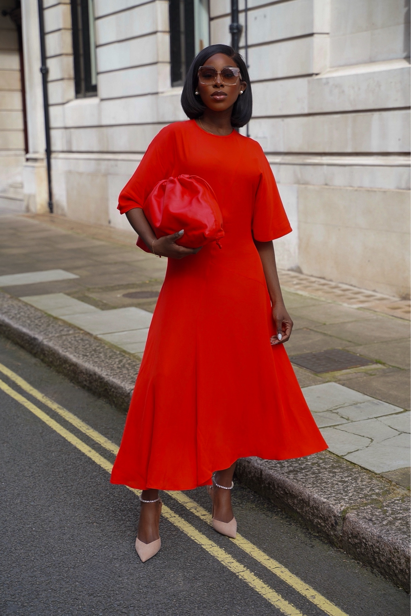 Wearing a size 10 form a looser fit - such a chić easy dress to style! Love it!

Bag sold out instantly but have linked alternatives ❤️