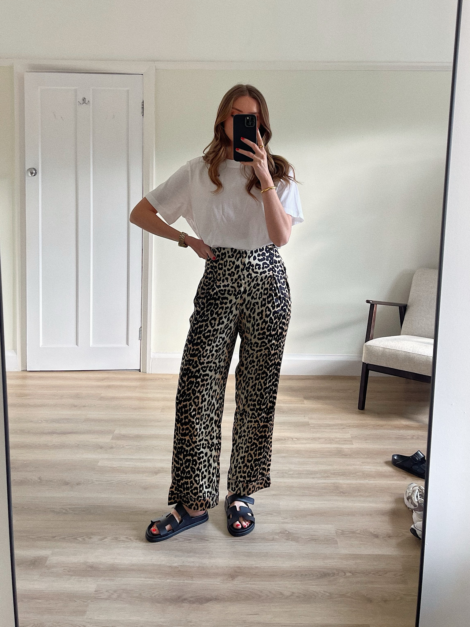 Outfit planning for a weekend in Palma

Old leopard print Ganni trousers so I’ve linked similar

Medium in the white &oS t-shirt

Black blazer as a layer

Cashmere jumper thrown over 

Loewe puzzle bag in the small size in artichoke green 


#LTKSeasonal