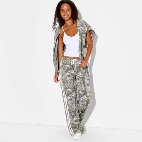 Women's Tree Camo Fleece Graphic Pull-On Pants - Green XS